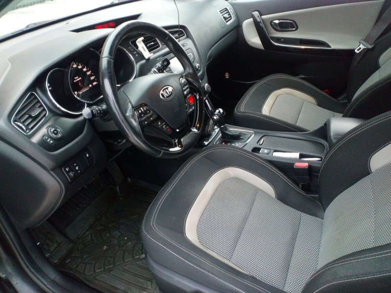 Kia Ceed 2 универсал салон