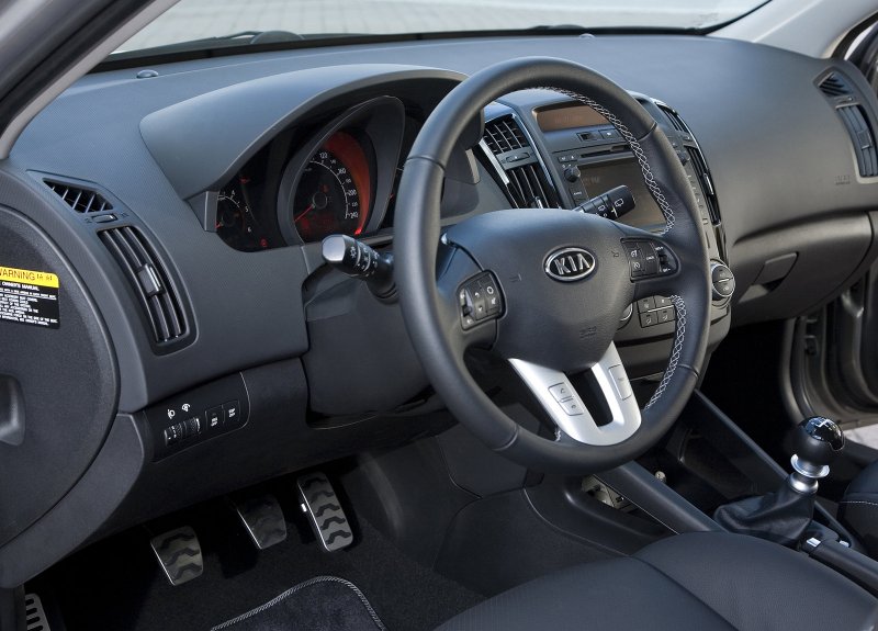 Kia Ceed 1 поколение салон