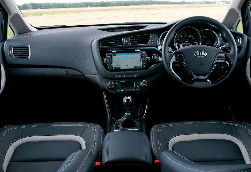 Kia Ceed SW 2013 салон