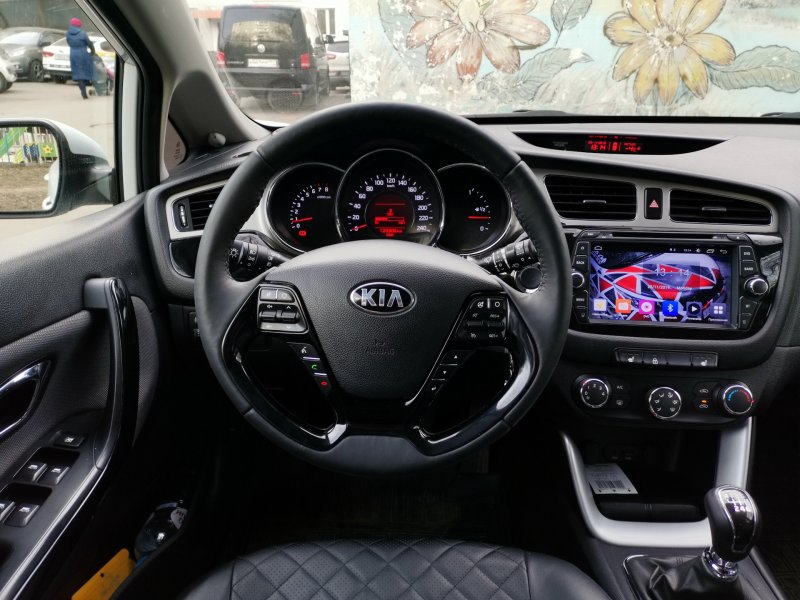 Kia Ceed 2 салон