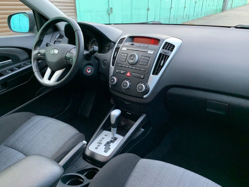 Kia Ceed универсал 2011 автомат