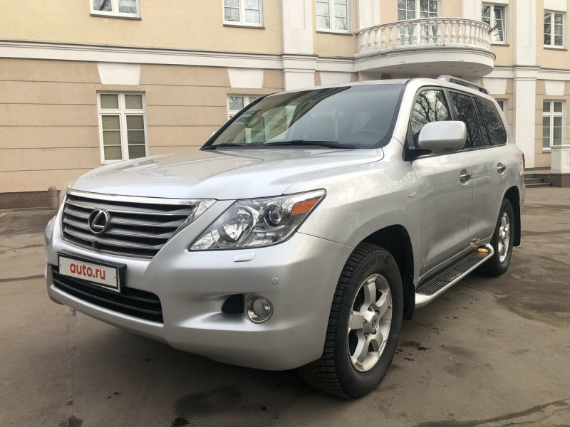 Lexus LX 570 2010 серебристый