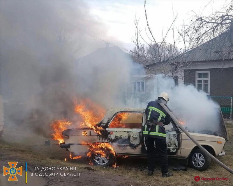 Горящий автомобиль