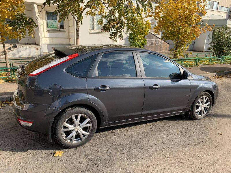 Ford Focus 2 Рестайлинг хэтчбек серый