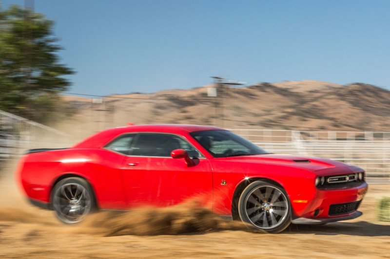 Camaro zl1 Mustang dodge Challenger