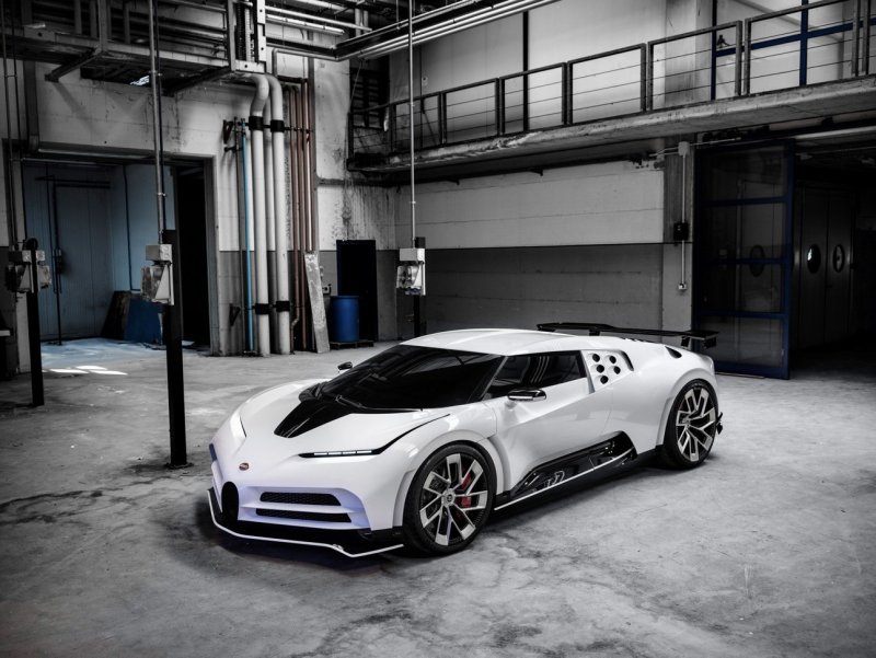 Машина Bugatti Centodieci