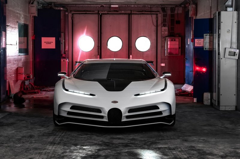 Машина Bugatti Centodieci