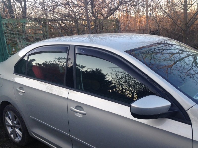 Skoda Rapid ветровики