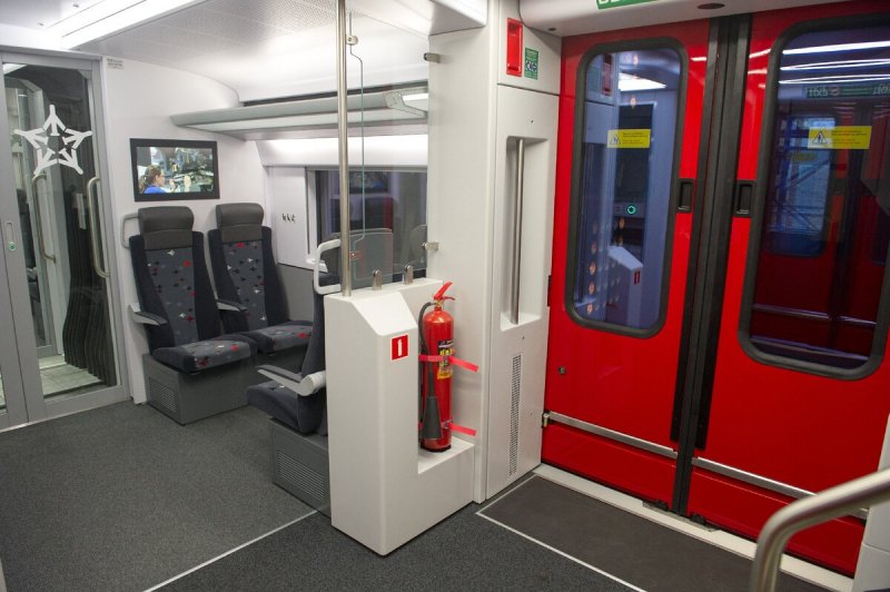 Stadler flirt внутри