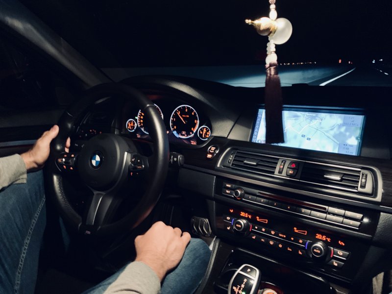 За рулем BMW зима