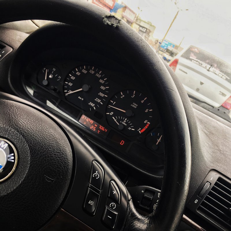 BMW e46 рука на руле