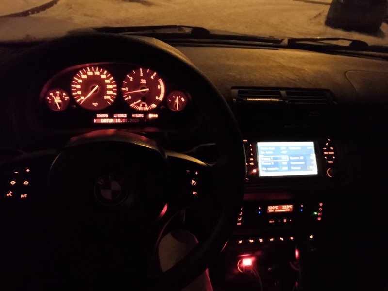 БМВ е39 за рулем ночью