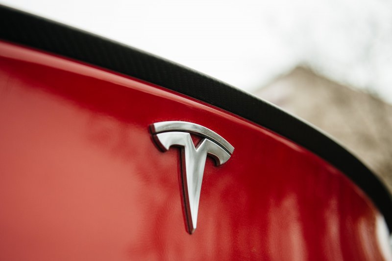 Tesla Motors логотип