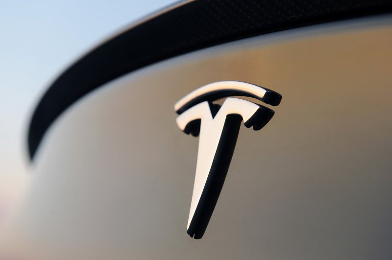 Tesla символ