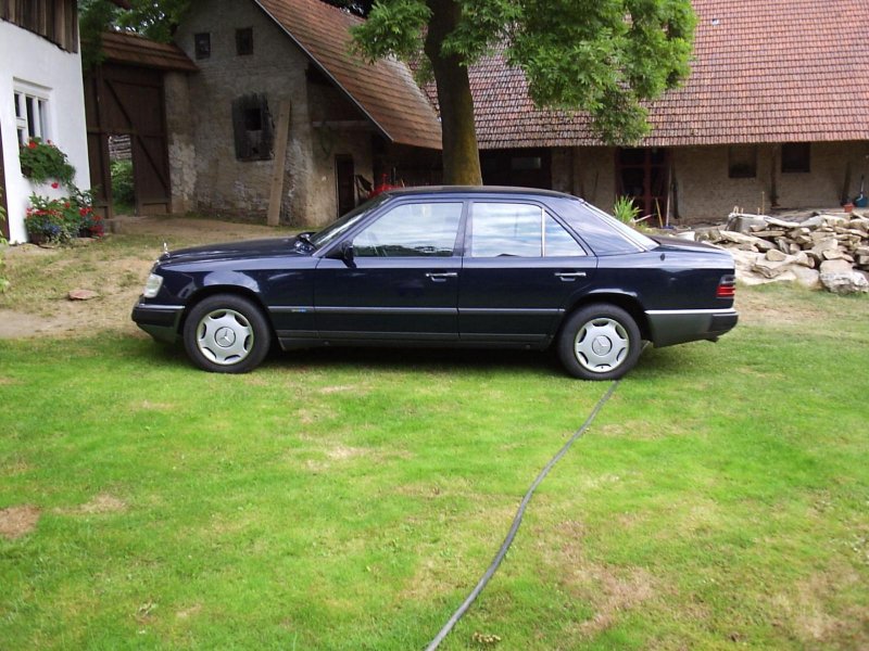 Mercedes Benz w124 седан