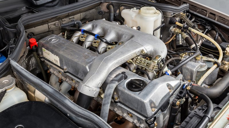 Подкапотное Мерседес w124