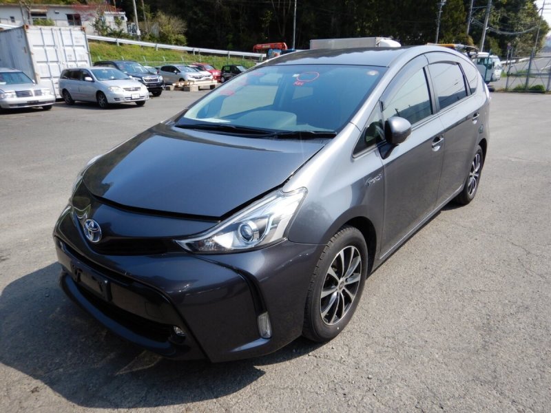 Toyota Prius Alpha 2011
