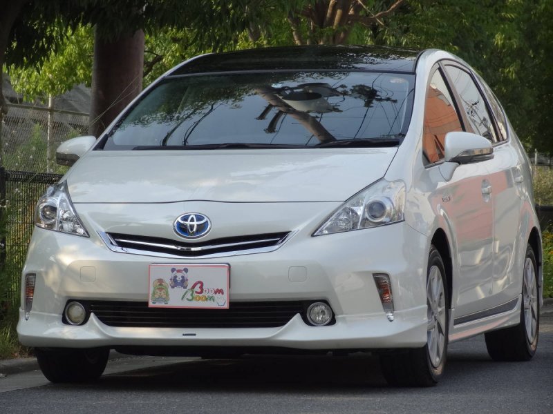 Toyota Prius Alpha 2013