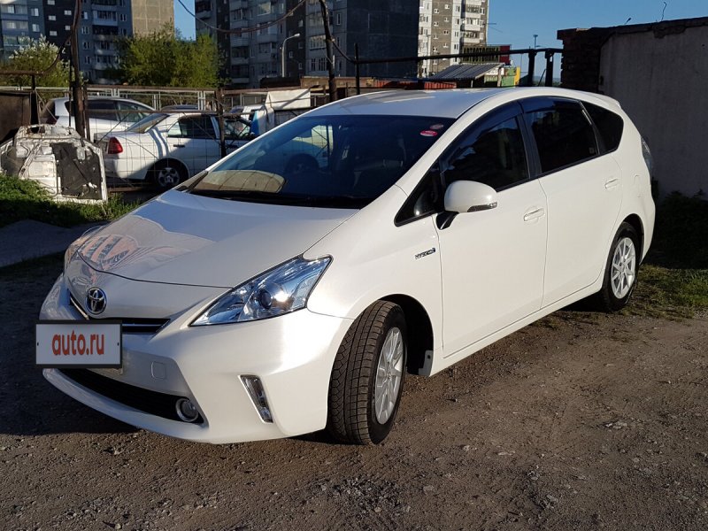 Toyota Prius Alpha 40