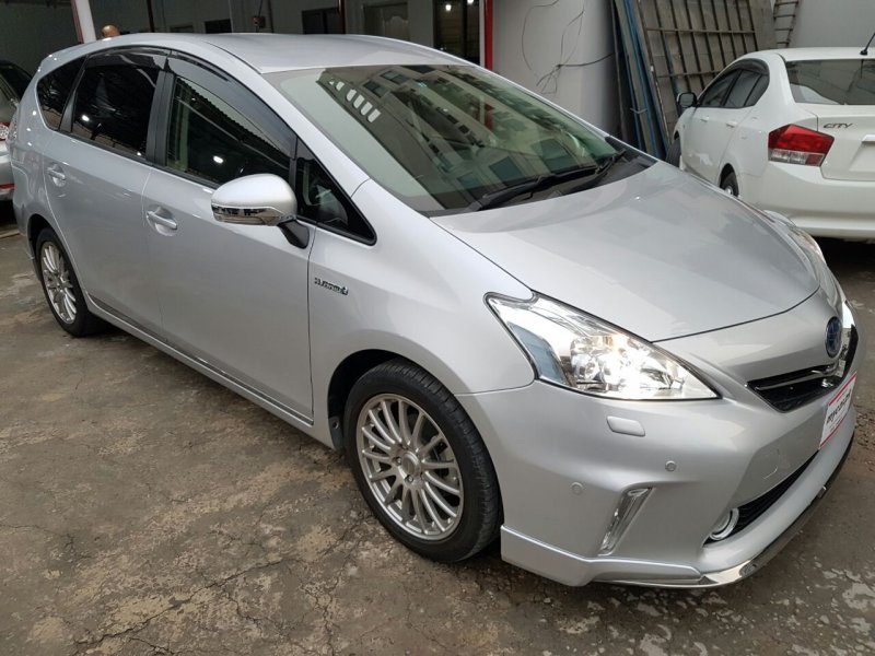 Toyota Prius Alpha GS
