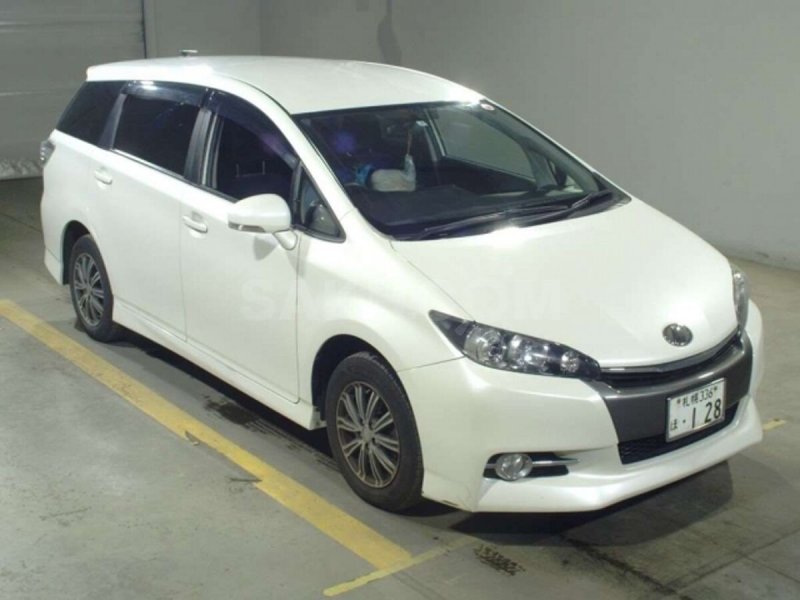 Toyota Prius Alpha 2012