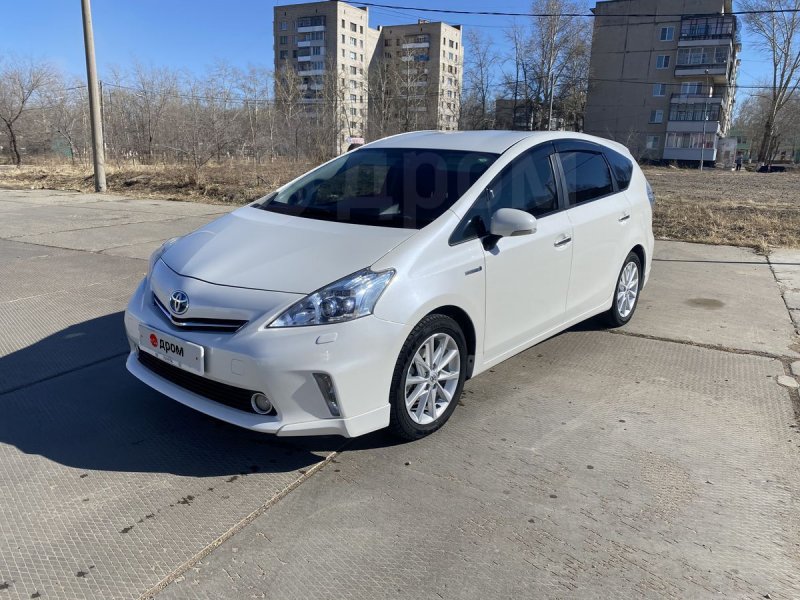 Toyota Prius Alpha 2017