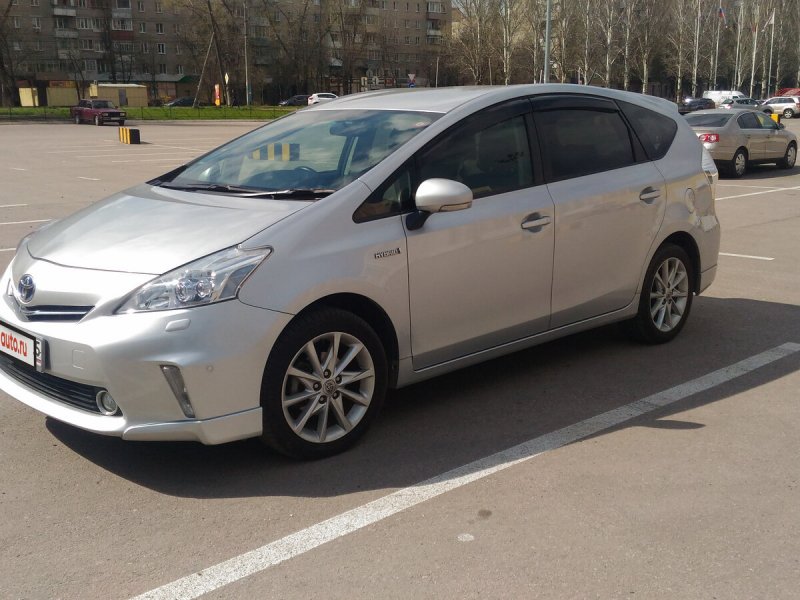 Modellista Prius Alpha 2012
