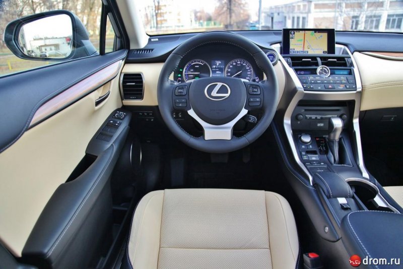 Lexus NX 200t салон