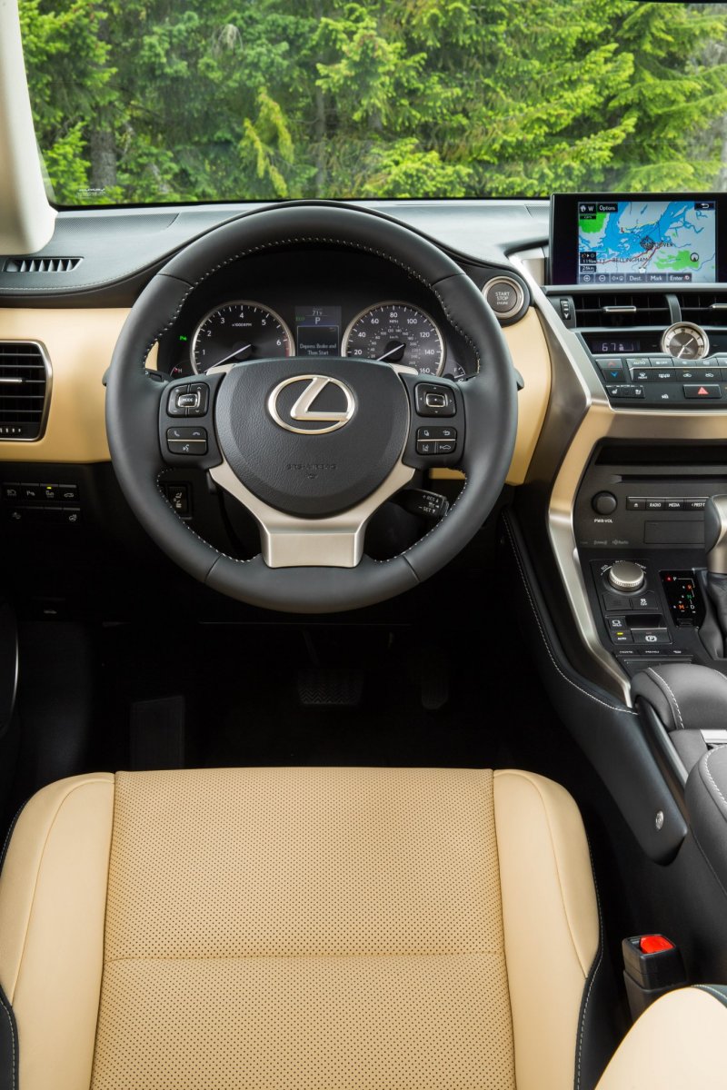 Lexus NX 2017 салон