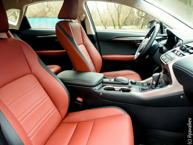 Lexus NX 200t салон
