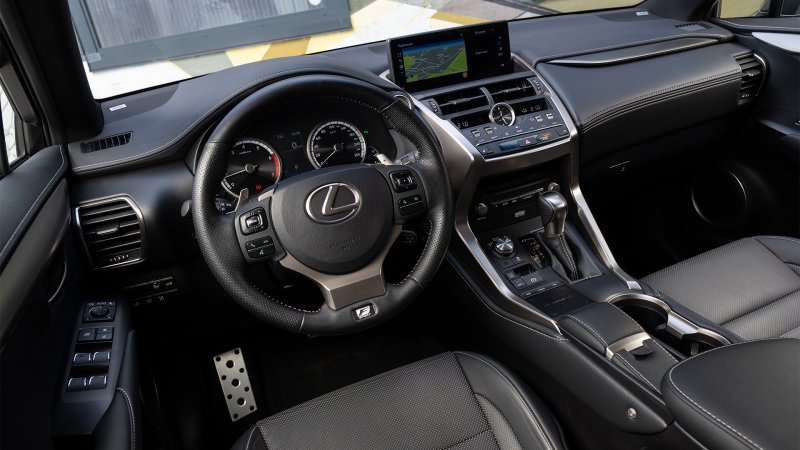 Лексус NX 200 салон