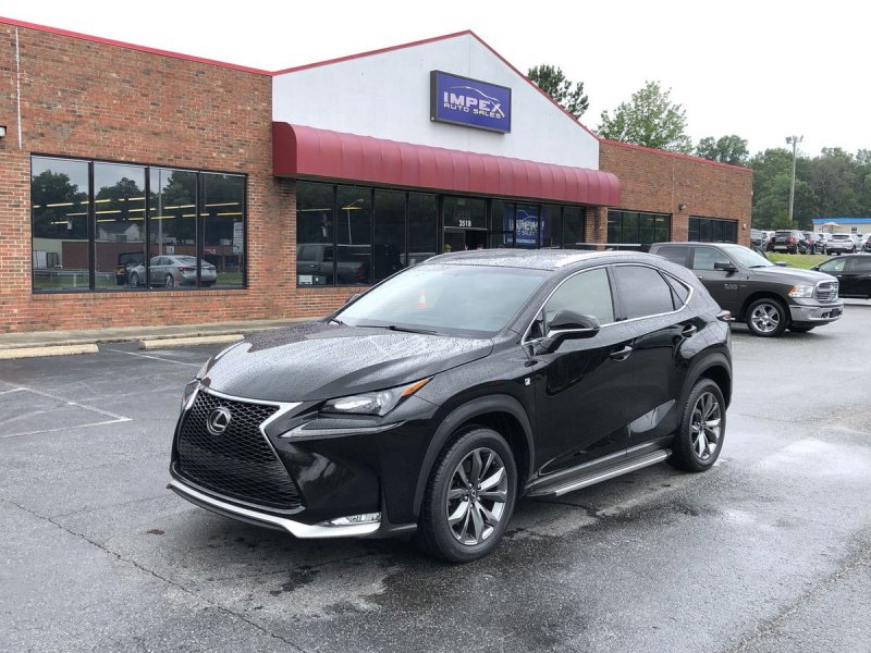 Lexus NX 200t салон