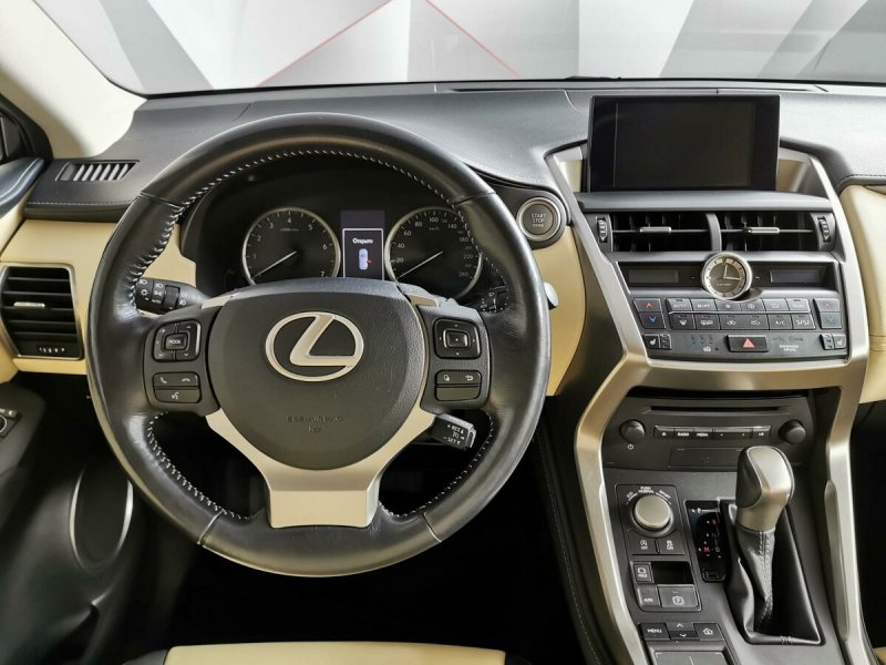 Lexus NX 200t салон