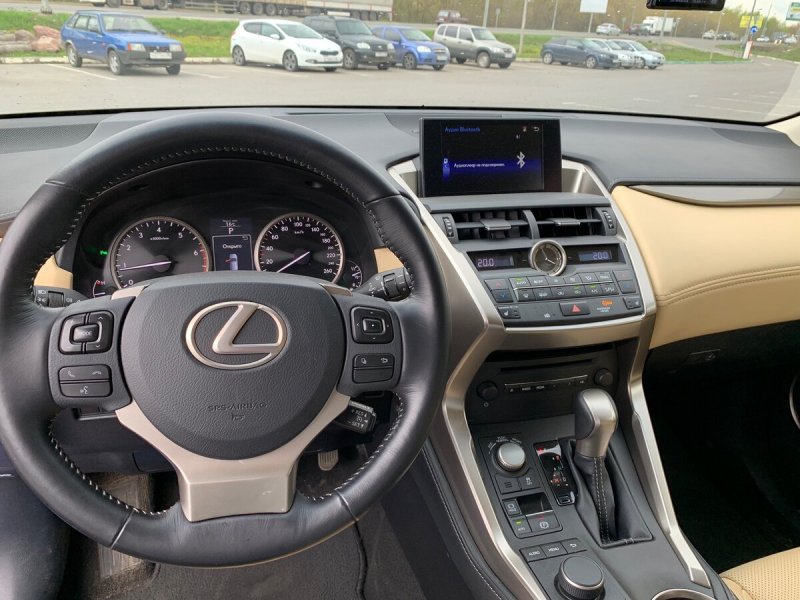 Lexus NX 200 Black Vision