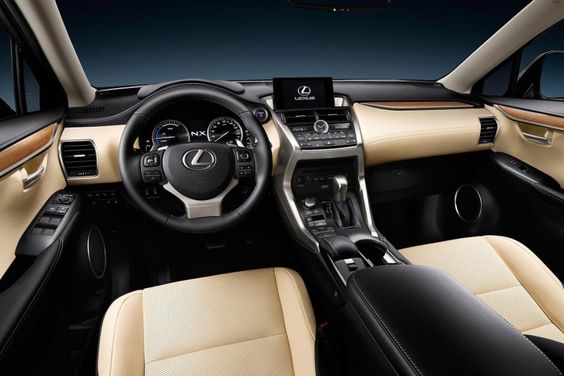 Lexus NX 300h салон