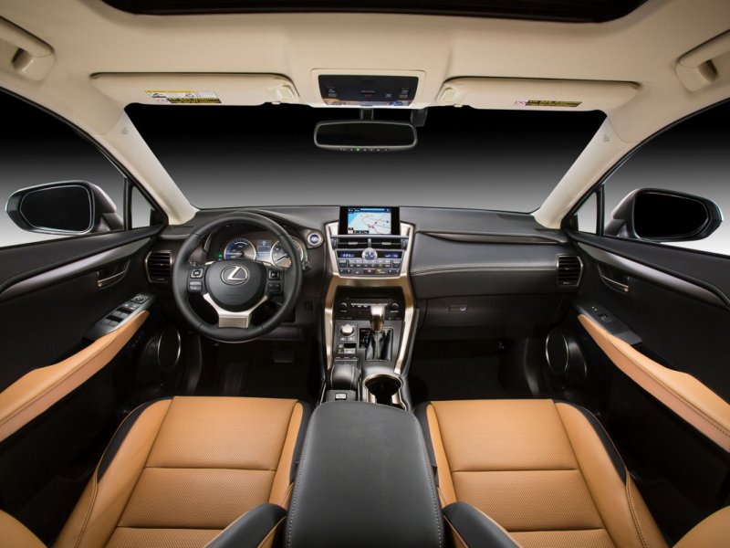 Lexus NX 300h салон
