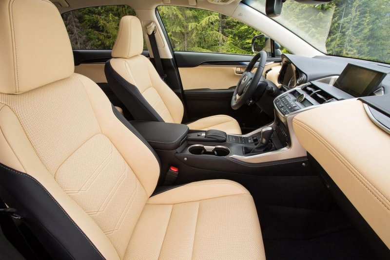 Lexus NX 200t салон