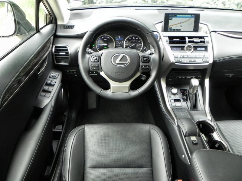 Lexus NX 200 салон