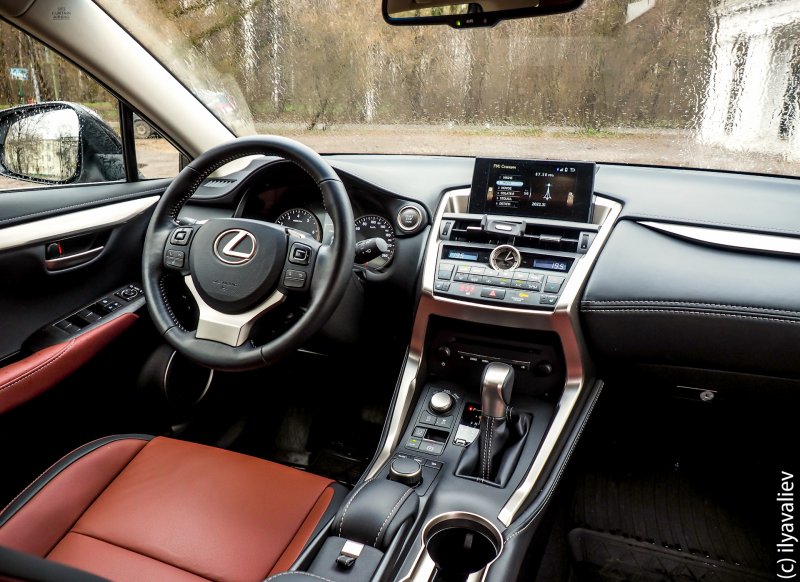 Lexus NX 200t салон