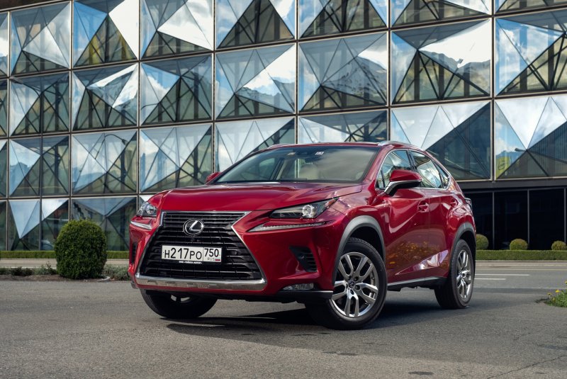 Lexus NX 200t салон