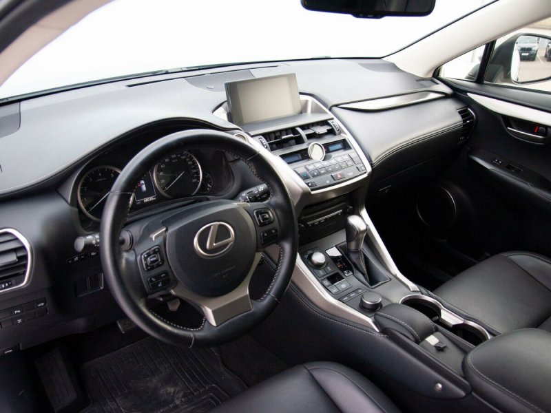 Lexus NX 200 Black Vision