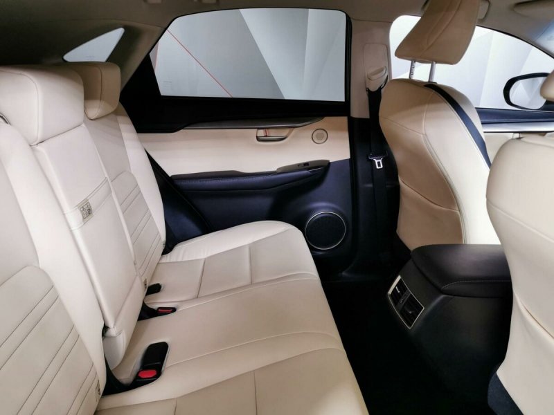 Lexus NX 200 салон