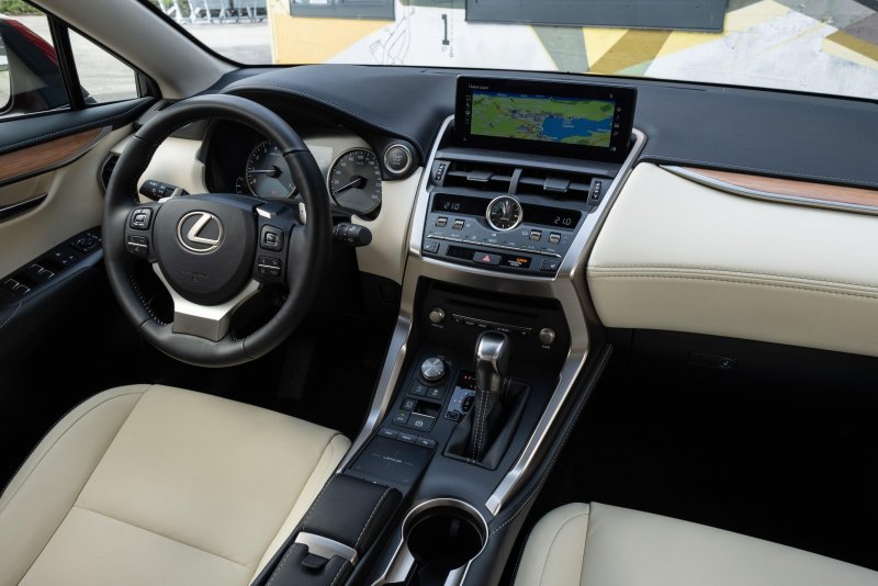 Лексус NX 200t салон