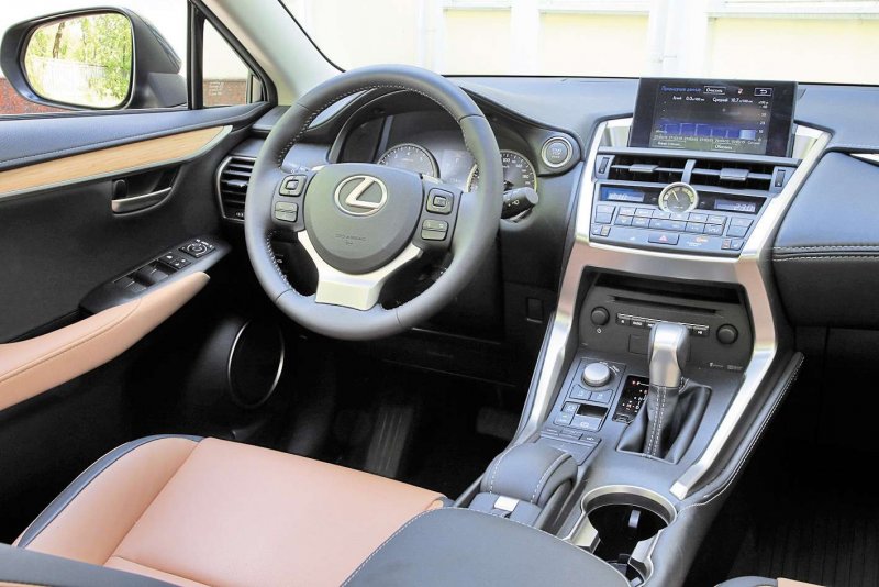 Lexus NX 200 салон