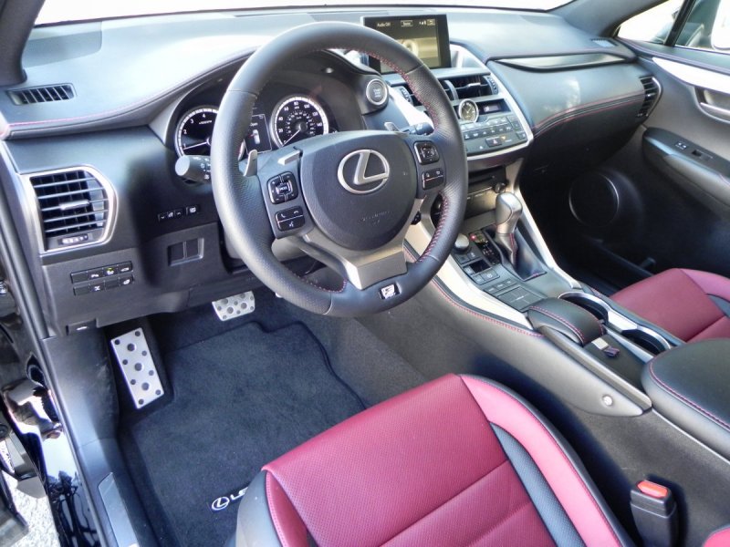 Lexus NX 200 салон