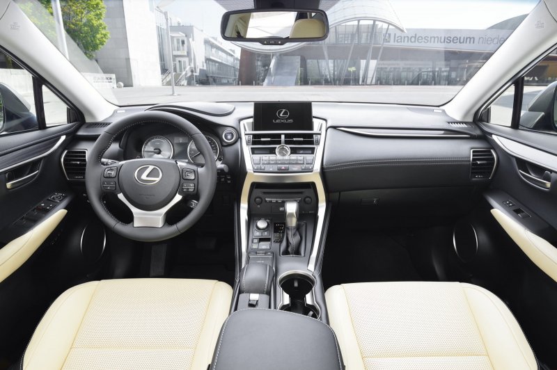 Lexus NX 200 салон