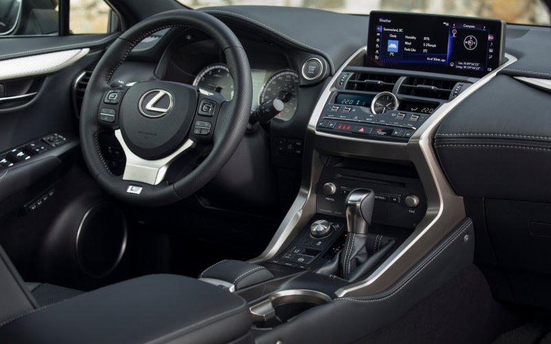 Lexus NX 200t салон