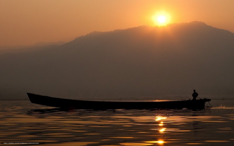 Море закат лодка