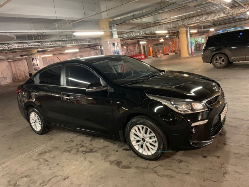 Kia Rio IV черный седан