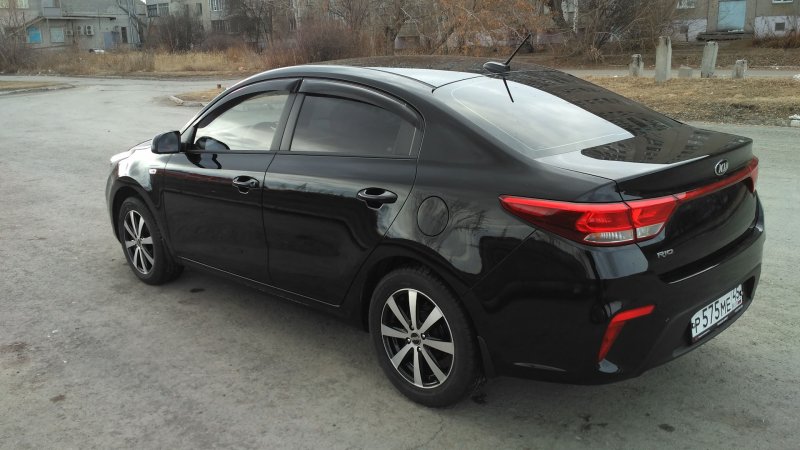 Kia Rio 2017 черная